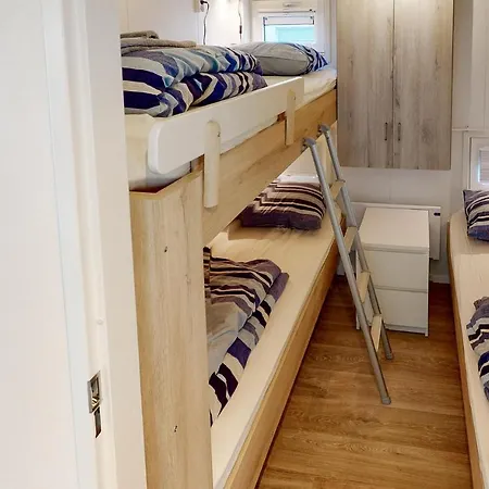 Awesome Ship In With View 4*