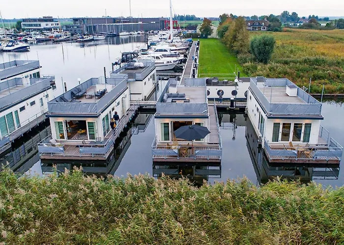 Awesome Ship In With View Botel 4*